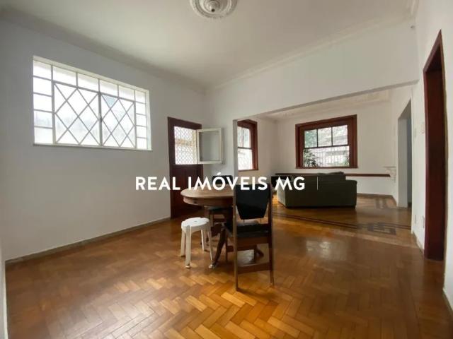 Casa para alugar, 4 quartos, 3 vagas no Carmo!