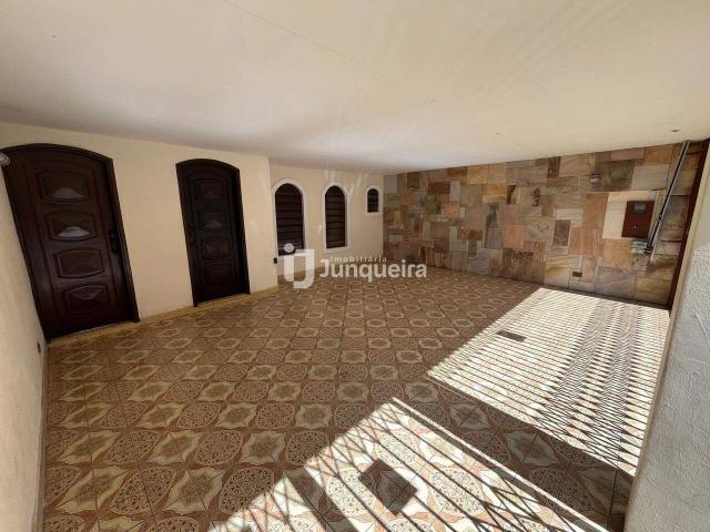 Casa para alugar, 4 quartos, sendo 2 suítes, 2 vagas, no bairro Centro em Piracicaba SP