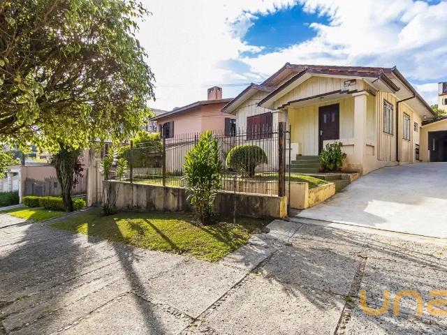 Casa para alugar 5 quartos, 224 m² em Bom Retiro, Curitiba
