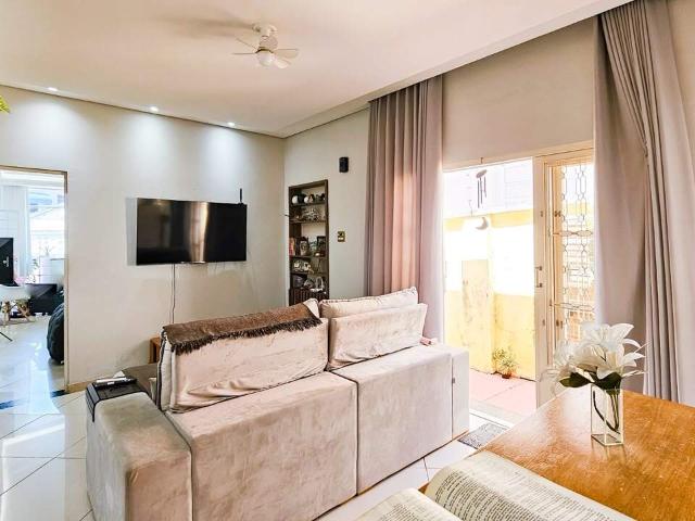 Casa para aluguel, 4 quartos com 2 suítes, 400m² no bairro Floresta