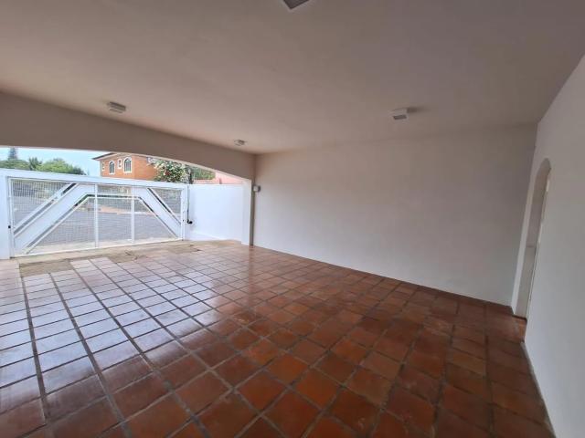 Casa para Aluguel, 300 m² por R$ 3.900