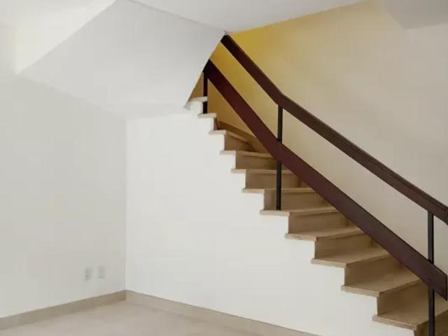 Linda casa de dois pisos