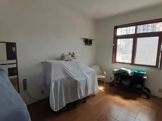 Casa para aluguel tem 240 metros quadrados com 5 quartos em Brotas Salvador BA