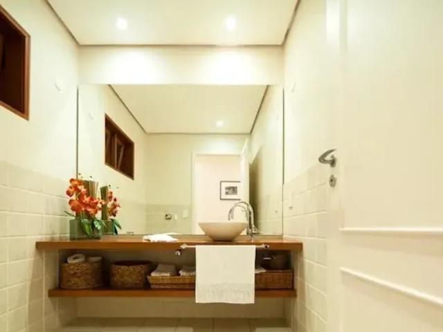 Casa para aluguel tem 514 metros quadrados com 5 quartos