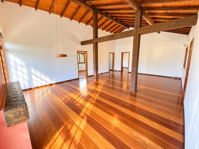 Casa para aluguel com 3 quartos, em Córrego Grande com 246 m²