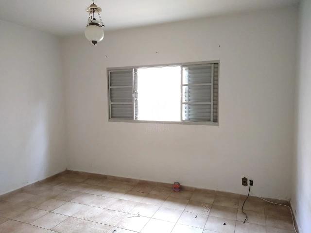 Casa para Aluguel com 3 quartos por R$ 2.500