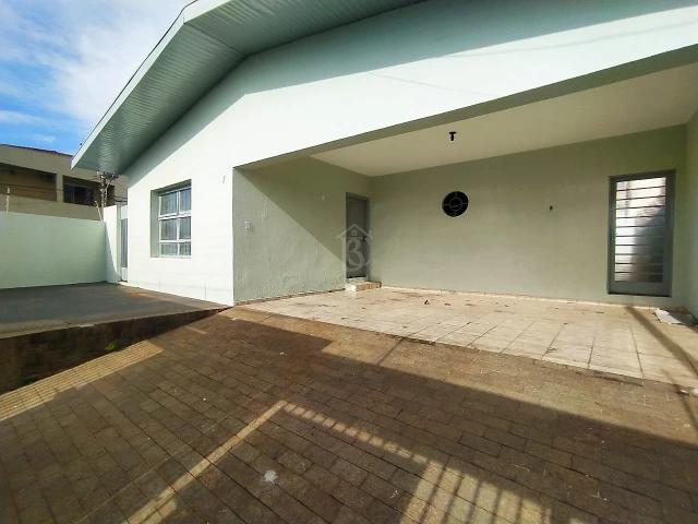 Casa para Aluguel com 3 quartos por R$ 2.500