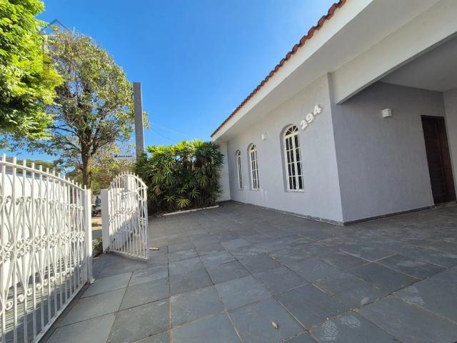 Casa para Aluguel com 3 quartos por R$ 3.500
