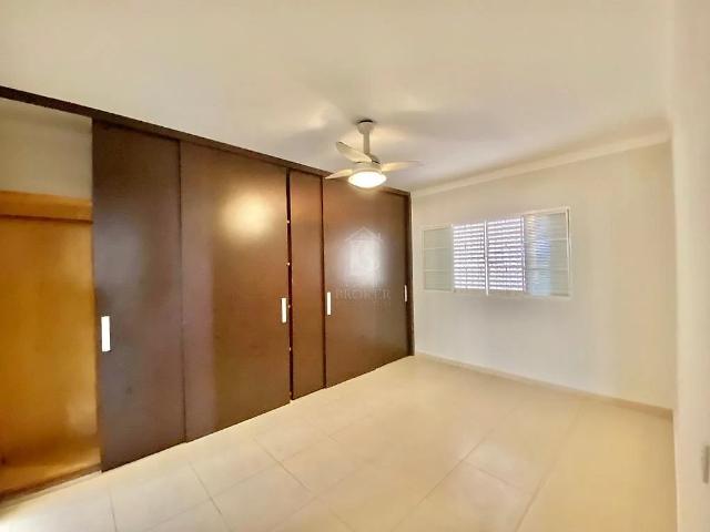 Casa para Aluguel com 3 quartos por R$ 3.850
