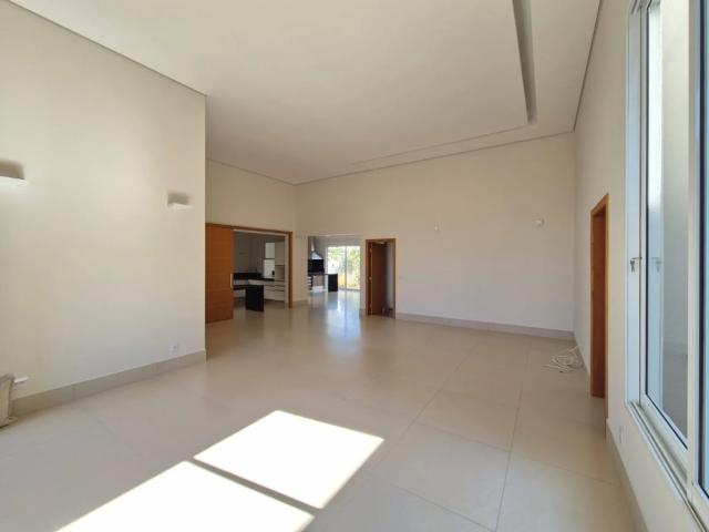 Casa para Aluguel com 3 quartos por R$ 5.800