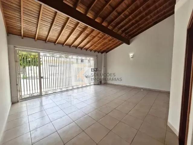 Casa para Aluguel com 3 quartos, 140 m² por R$ 4.500