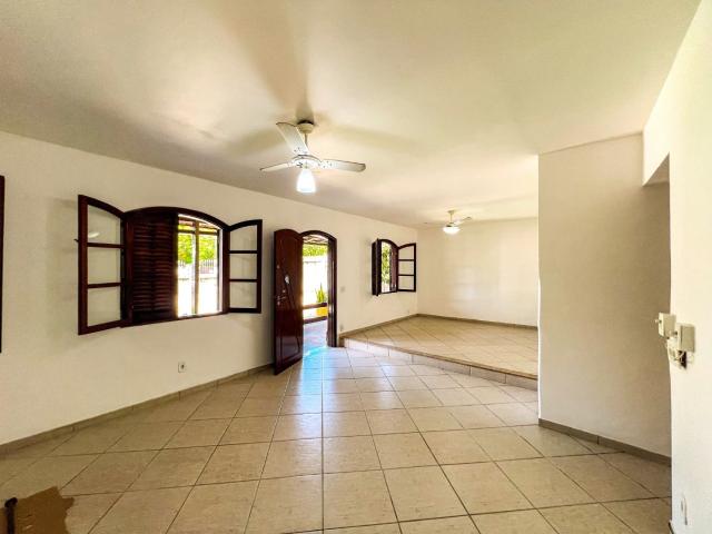 Casa para Aluguel com 3 quartos, 140 m² por R$ 5.500