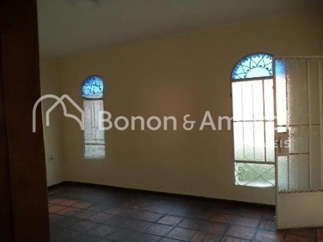 Casa para Aluguel com 3 quartos, 148 m² por R$ 4.100