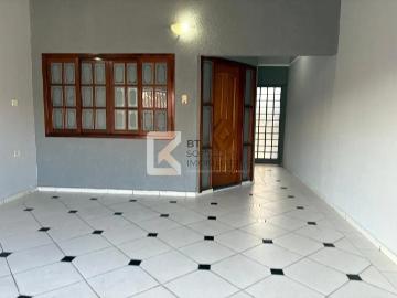 Casa para Aluguel com 3 quartos, 160 m² por R$ 3.980