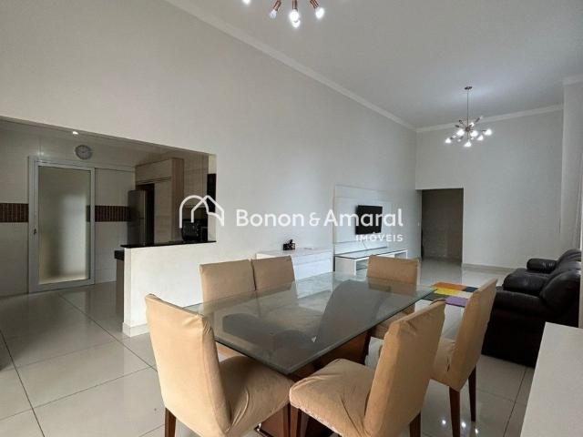 Casa para Aluguel com 3 quartos, 198 m² por R$ 7.800