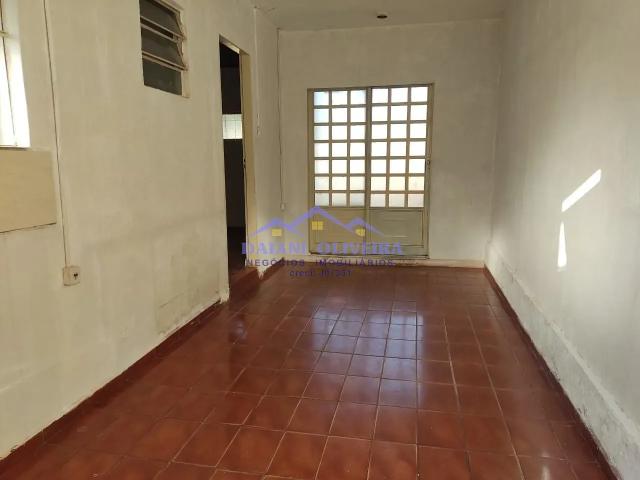 Casa para Aluguel com 3 quartos, 10 m² por R$ 660