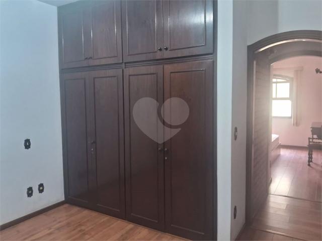 Casa para Aluguel com 3 quartos, 250 m² por R$ 5.900