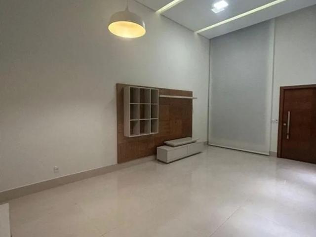 Casa para Aluguel com 3 quartos, 250 m² por R$ 6.700