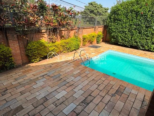 Casa para Aluguel com 3 quartos, 270 m² por R$ 6.500