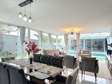 Casa para Aluguel com 3 quartos, 270 m² por R$ 9.000