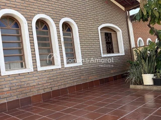 Casa para Aluguel com 3 quartos, 200 m² por R$ 2.700