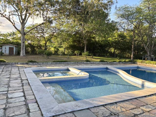 Casa para Aluguel com 3 quartos, 200 m² por R$ 4.500