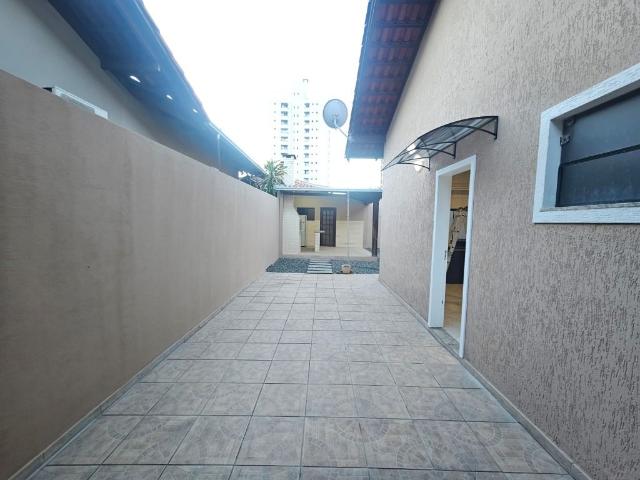 Casa para Aluguel com 3 quartos, 200 m² por R$ 6.000