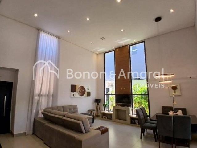 Casa para Aluguel com 3 quartos, 208 m² por R$ 8.900