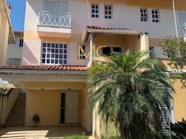 Casa para Aluguel com 3 quartos, 215 m² por R$ 4.900