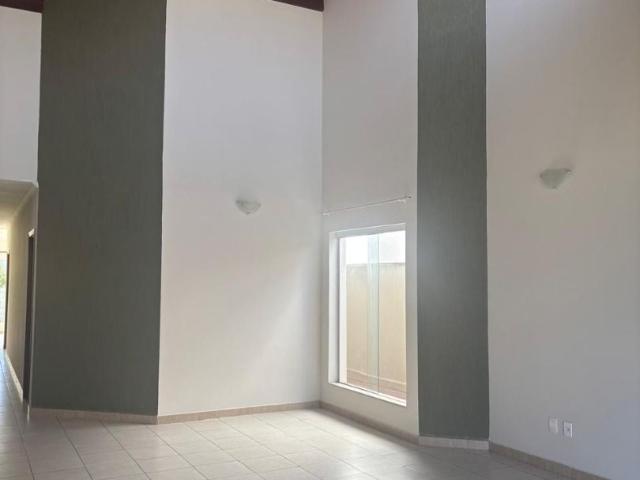 Casa para Aluguel com 3 quartos, 222 m² por R$ 6.000
