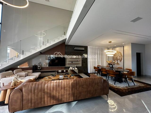 Casa para Aluguel com 3 quartos, 349 m² por R$ 30.000