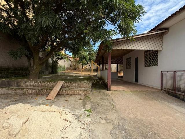Casa para Aluguel com 3 quartos, 360 m² por R$ 2.000
