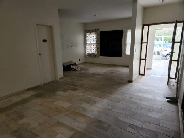 Casa para Aluguel com 3 quartos, 360 m² por R$ 4.500