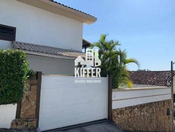 Casa para Aluguel com 3 quartos, 300 m² por R$ 5.200
