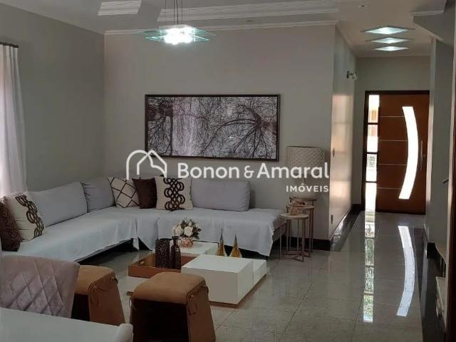 Casa para Aluguel com 3 quartos, 302 m² por R$ 10.500