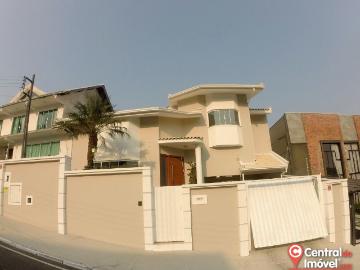 Casa para Aluguel com 3 quartos, 304 m² por R$ 30.000