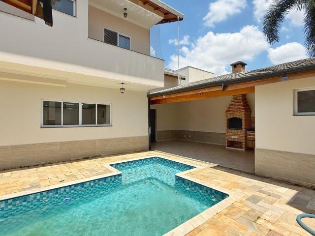 Casa para Aluguel com 3 quartos, 314 m² por R$ 10.000
