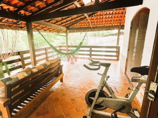 Casa para Aluguel com 3 quartos, 325 m² por R$ 5.500