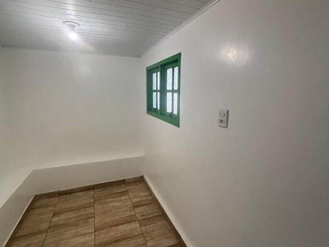 Casa para Aluguel com 1 quartos, 20 m² por R$ 900