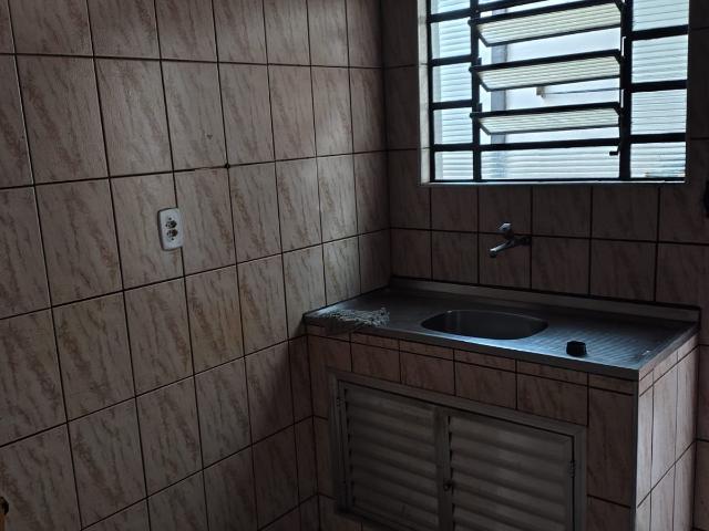 Casa para Aluguel com 2 quartos por R$ 1.600