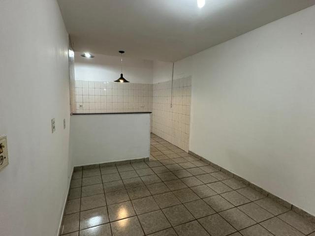 Casa para Aluguel com 2 quartos por R$ 1.900