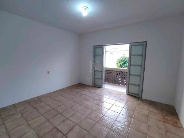 Casa para Aluguel com 2 quartos por R$ 2.500