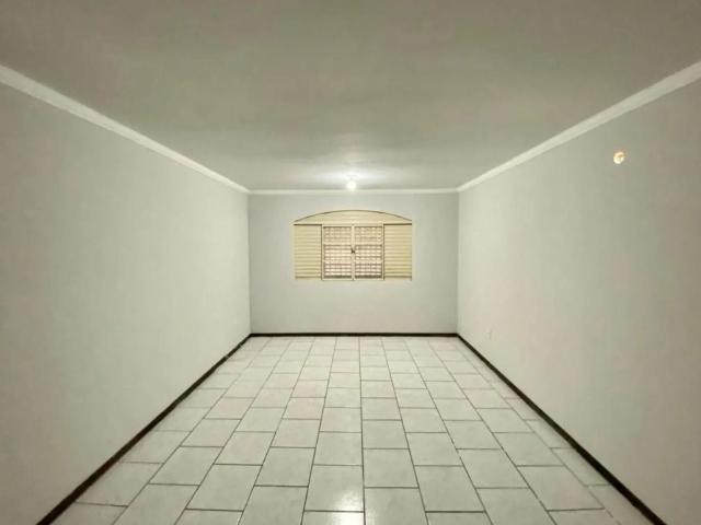 Casa para Aluguel com 2 quartos, 196 m² por R$ 2.500
