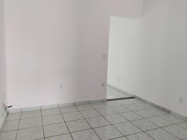 Casa para Aluguel com 2 quartos, 100 m² por R$ 2.100