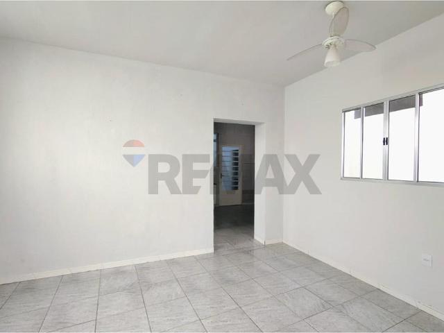 Casa para Aluguel com 2 quartos, 100 m² por R$ 2.500