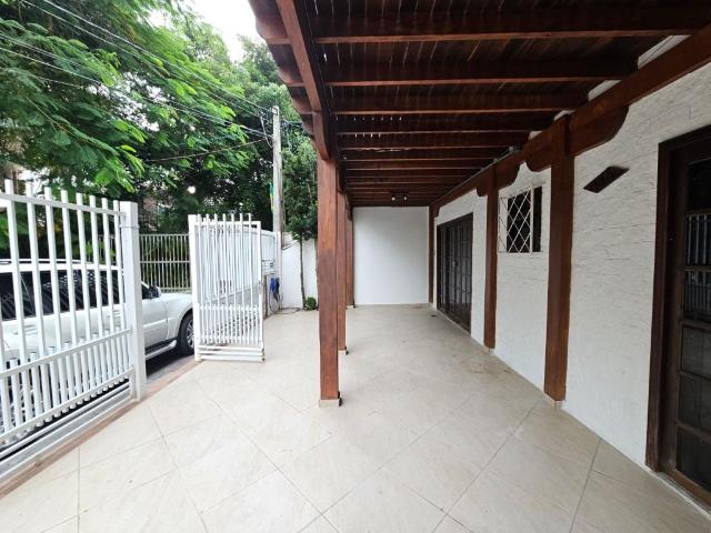 Casa para Aluguel com 2 quartos, 110 m² por R$ 3.800