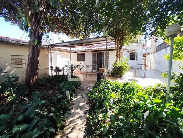 Casa para Aluguel com 2 quartos, 228 m² por R$ 5.900
