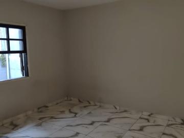 Casa para Aluguel com 2 quartos, 45 m² por R$ 1.800