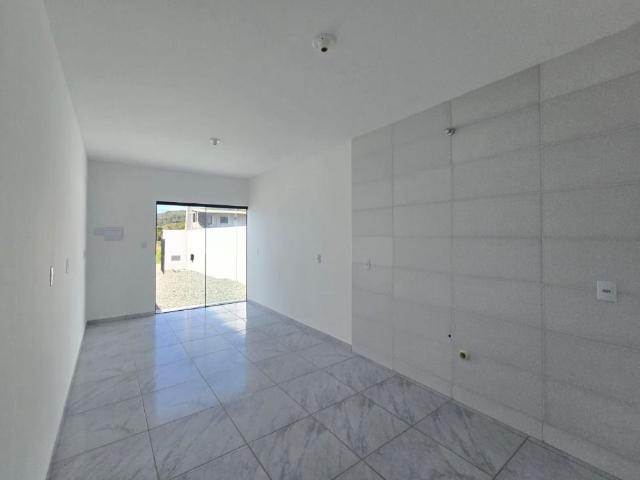 Casa para Aluguel com 2 quartos, 50 m² por R$ 1.800