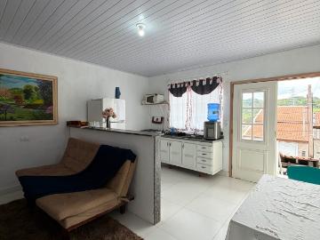 Casa para Aluguel com 2 quartos, 65 m² por R$ 2.200